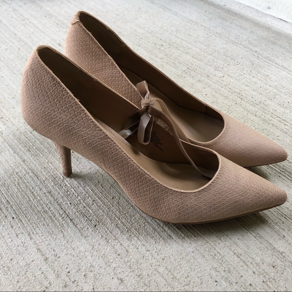 Merona Pumps Neutral Toned size 9.5 womens heels